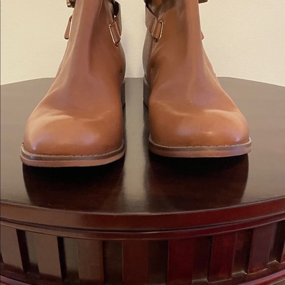 Chic Michael Kors Tan Leather Ankle Booties - Picture 3 of 9